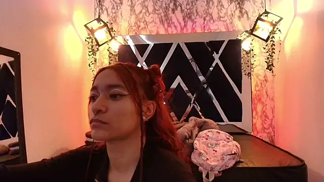 charlotte bluee online show from December 2025 06:47:01 PM