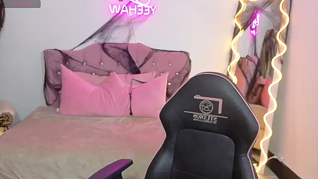 LUDO KITTY TAY online show from October 2025 03:20:01 AM