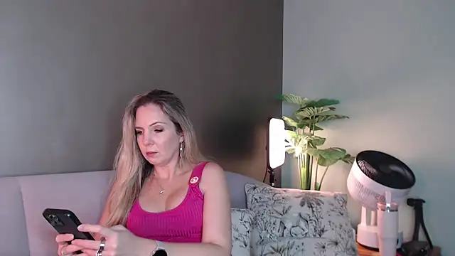 Snapshot of luscious-Lilly chatting on September 2025 10:50:01 AM luscious-Lilly online show from September 2025 10:50:01 AM