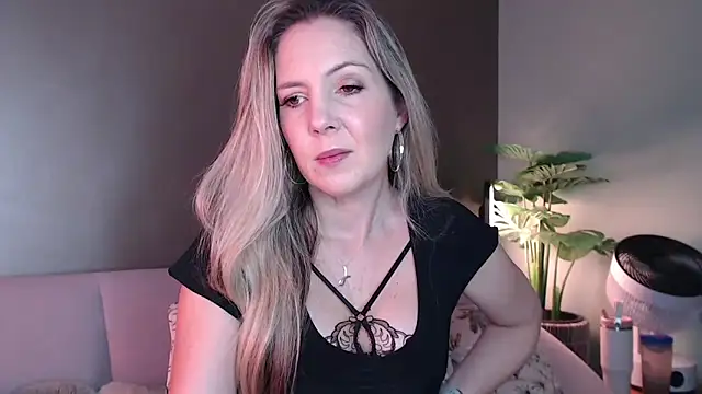 Snapshot of luscious-Lilly chatting on September 2025 09:57:02 AM luscious-Lilly online show from September 2025 09:57:02 AM