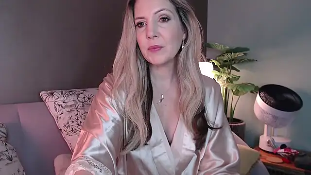 Snapshot of luscious-Lilly chatting on October 2025 05:43:02 AM luscious-Lilly online show from October 2025 05:43:02 AM
