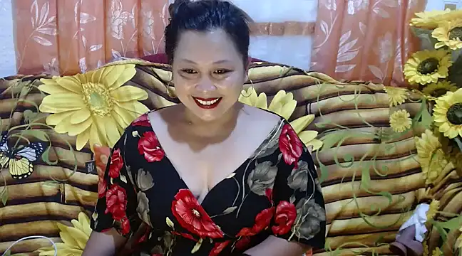 Snapshot of UrSweetClassyPinay chatting on December 2024 10:42:02 AM UrSweetClassyPinay online show from December 2024 10:42:02 AM
