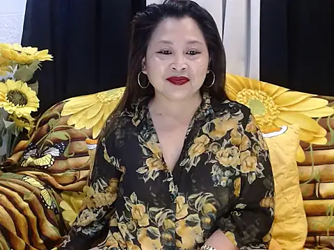 Snapshot of UrSweetClassyPinay chatting on October 2025 04:29:01 PM UrSweetClassyPinay online show from October 2025 04:29:01 PM