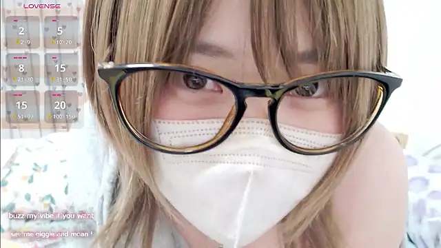 Snapshot of FUYU_rain chatting on April 2026 01:42:02 AM FUYU rain online show from April 2026 01:42:02 AM