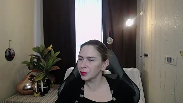 Snapshot of TessaDaybreak chatting on February 2025 07:23:02 AM TessaDaybreak online show from February 2025 07:23:02 AM