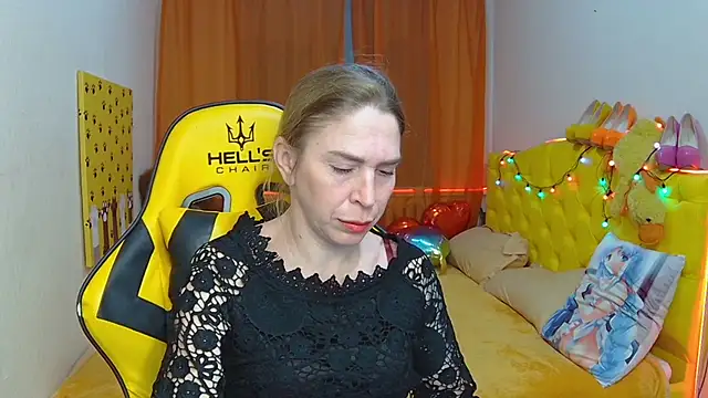 Snapshot of TessaDaybreak chatting on March 2025 07:30:01 AM TessaDaybreak online show from March 2025 07:30:01 AM