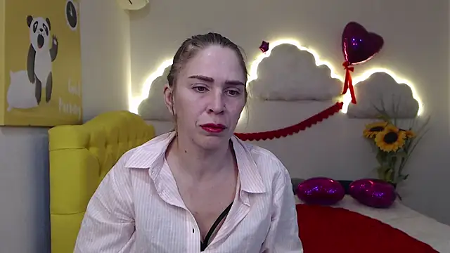 Snapshot of TessaDaybreak chatting on March 2025 07:20:02 AM TessaDaybreak online show from March 2025 07:20:02 AM