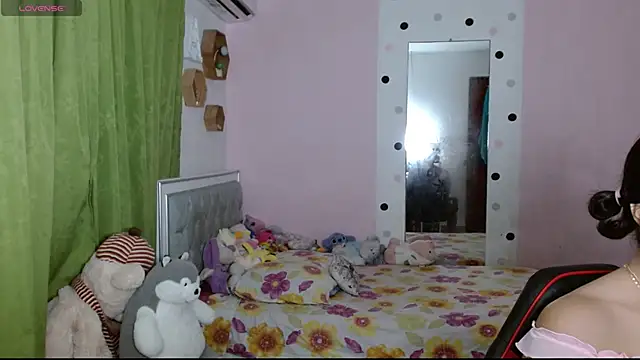 Violett 11 online show from October 2025 11:29:02 PM