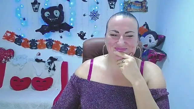 DianaMGG online show from October 2025 05:24:02 PM