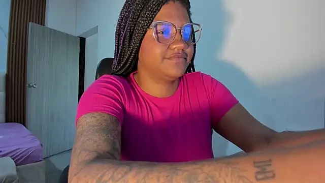 Snapshot of ZahraRose chatting on December 2025 08:04:02 PM ZahraRose online show from December 2025 08:04:02 PM