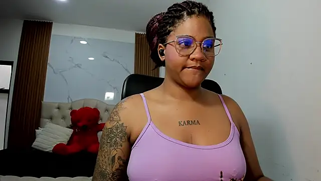 Snapshot of ZahraRose chatting on February 2026 08:19:02 PM ZahraRose online show from February 2026 08:19:02 PM