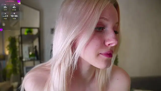 Snapshot of EdlaHewell chatting on March 2026 02:04:02 AM EdlaHewell online show from March 2026 02:04:02 AM