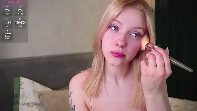 Snapshot of EdlaHewell chatting on April 2026 11:42:01 PM EdlaHewell online show from April 2026 11:42:01 PM