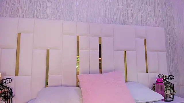 hillary uckerman  online show from October 2025 11:41:02 AM