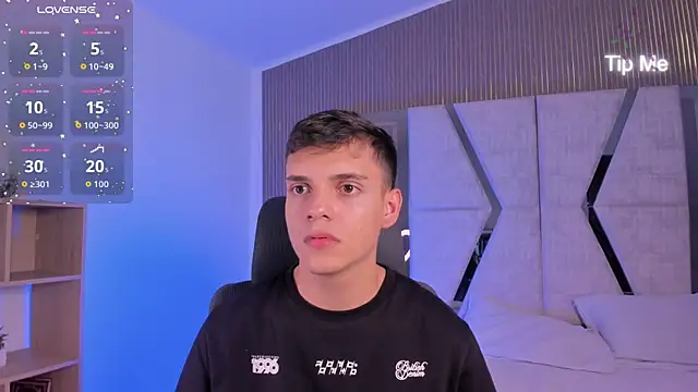 JacobRoberts1 online show from November 2025 09:04:02 PM