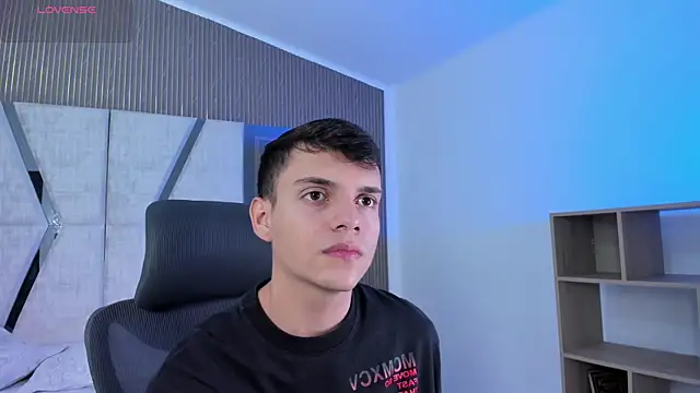 JacobRoberts1 online show from November 2025 08:16:01 PM