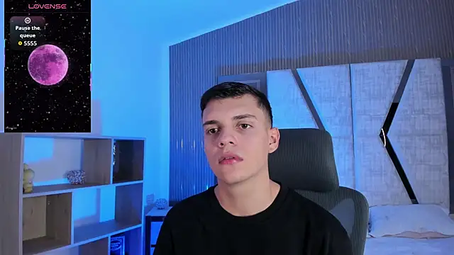 JacobRoberts1 online show from December 2025 08:25:01 PM