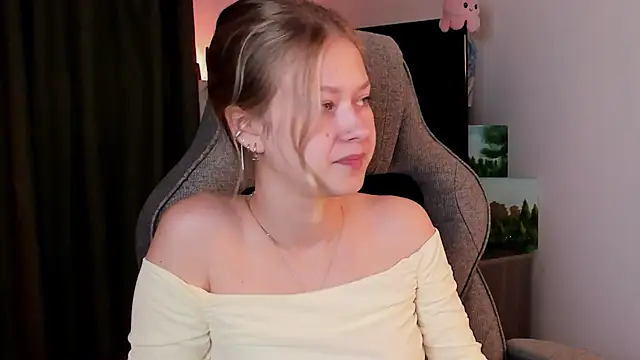 EveMundie online show from July 2026 06:17:02 AM