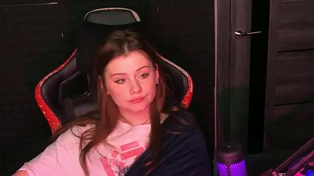 Snapshot of baby_Milaaaaaaa chatting on February 2025 01:42:02 PM baby Milaaaaaaa online show from February 2025 01:42:02 PM