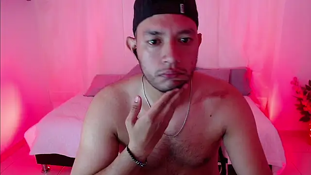 Snapshot of Double_R12 chatting on March 2025 12:25:01 PM Double R12 online show from March 2025 12:25:01 PM