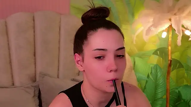 Snapshot of Alice_Deleon chatting on June 2026 11:25:02 AM Alice Deleon online show from June 2026 11:25:02 AM