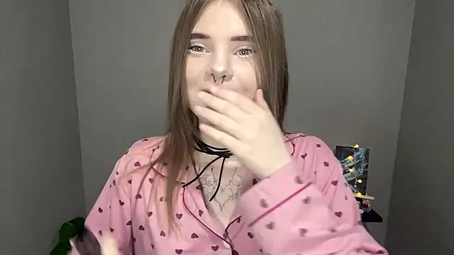 CarolinePepper online show from March 2025 05:06:02 PM