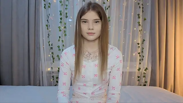 CarolinePepper online show from April 2026 01:41:01 PM