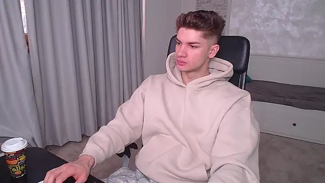 MaxKaiden online show from April 2026 05:48:02 AM