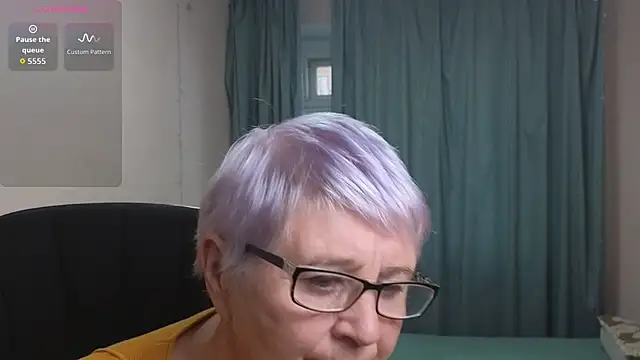 Sandra Snowflake online show from November 2025 12:20:01 PM