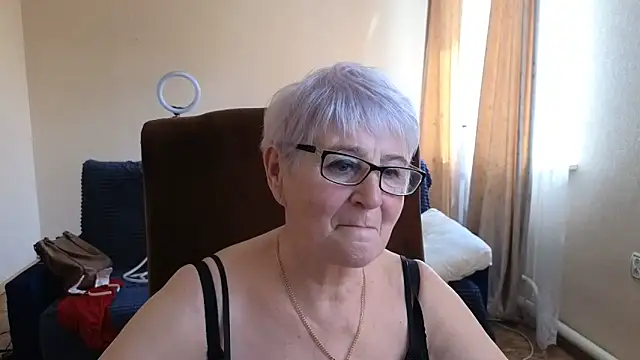 Sandra Snowflake online show from April 2026 12:29:02 PM