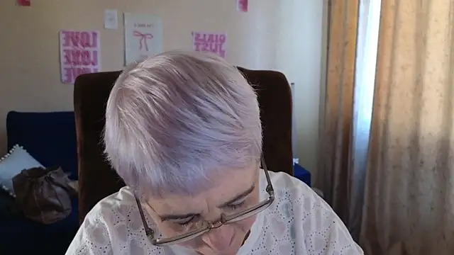 Sandra Snowflake online show from May 2026 04:19:01 AM