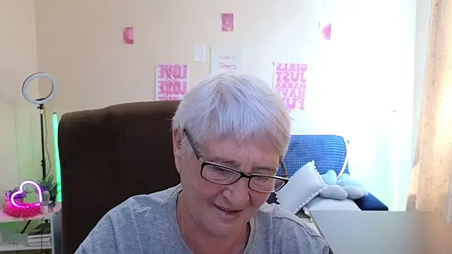 Sandra Snowflake online show from June 2026 12:07:01 PM