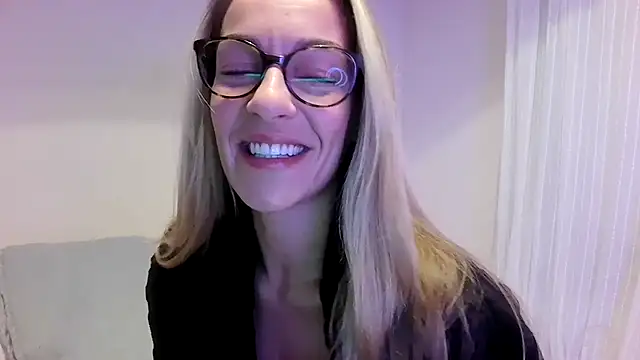 Snapshot of Edenfox- chatting on October 2025 10:06:02 PM Edenfox- online show from October 2025 10:06:02 PM