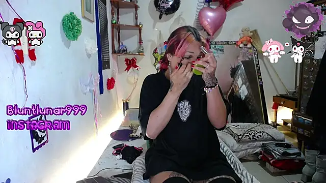 Snapshot of purplekattlyn chatting on March 2025 08:00:01 PM purplekattlyn online show from March 2025 08:00:01 PM