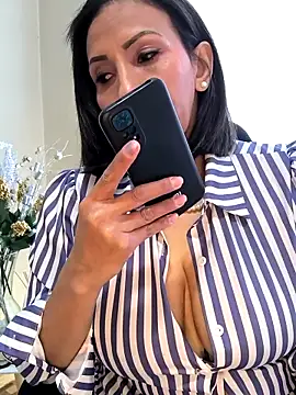 Snapshot of Mrsvictoriaaa chatting on December 2025 06:47:01 PM Mrsvictoriaaa online show from December 2025 06:47:01 PM