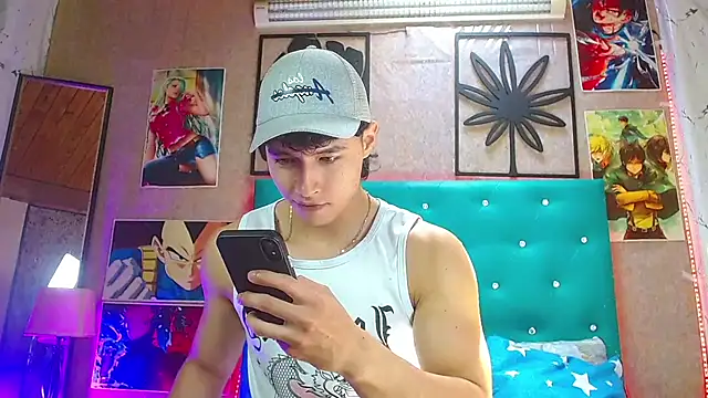 LiamAndrewzz online show from October 2025 04:35:01 PM