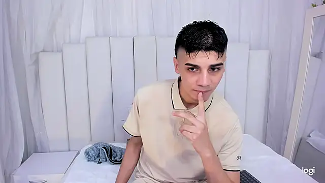 Snapshot of frank_jhonsson chatting on October 2025 04:47:01 PM frank jhonsson online show from October 2025 04:47:01 PM