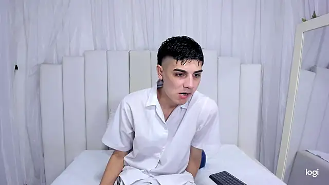 Snapshot of frank_jhonsson chatting on October 2025 04:52:01 PM frank jhonsson online show from October 2025 04:52:01 PM