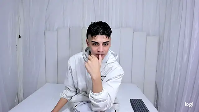 Snapshot of frank_jhonsson chatting on November 2025 05:00:02 PM frank jhonsson online show from November 2025 05:00:02 PM