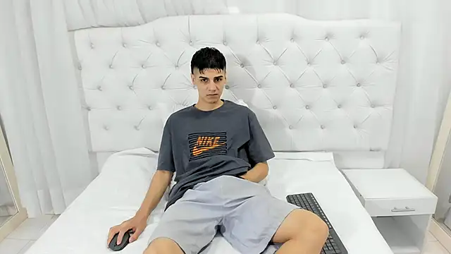 Snapshot of frank_jhonsson chatting on November 2025 02:17:01 PM frank jhonsson online show from November 2025 02:17:01 PM