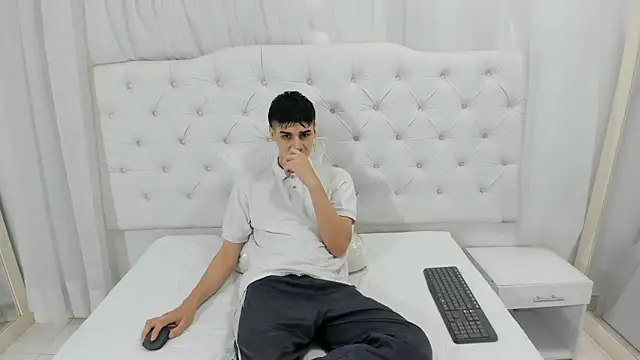 Snapshot of frank_jhonsson chatting on November 2025 02:08:01 PM frank jhonsson online show from November 2025 02:08:01 PM