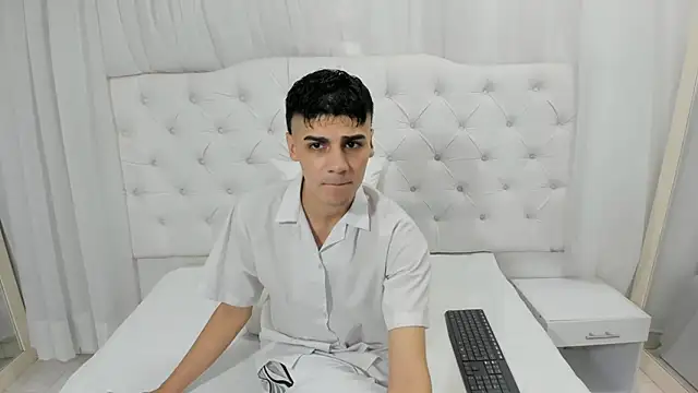 Snapshot of frank_jhonsson chatting on November 2025 04:53:01 PM frank jhonsson online show from November 2025 04:53:01 PM