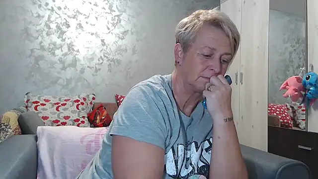 RosesandLillies online show from November 2025 04:49:01 PM