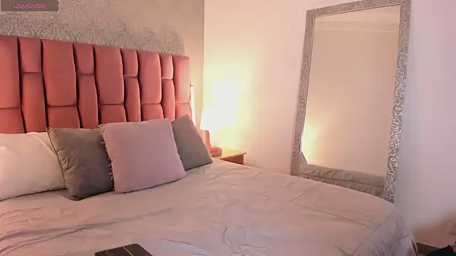 AbellaFox  online show from November 2025 05:48:01 PM