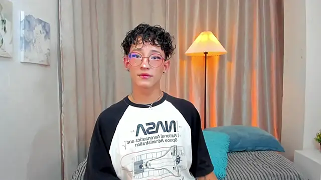 Snapshot of iiangel_ chatting on February 2026 03:27:02 AM iiangel online show from February 2026 03:27:02 AM