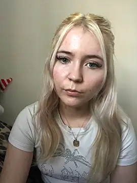 Snapshot of Blondie_Sofia_Essexbabe chatting on March 2026 02:35:02 PM Blondie Sofia Essexbabe online show from March 2026 02:35:02 PM