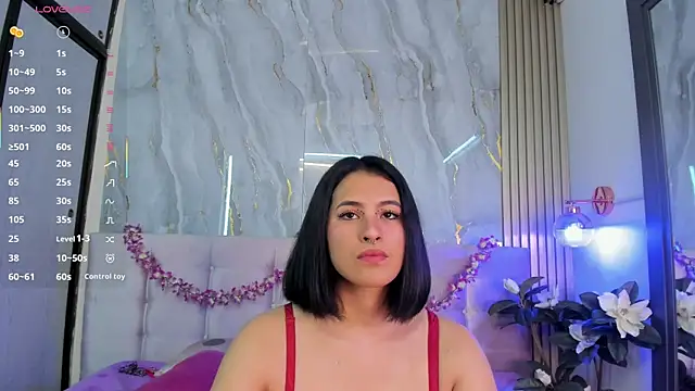Snapshot of SalomeeHills chatting on April 2026 06:05:02 PM SalomeeHills online show from April 2026 06:05:02 PM