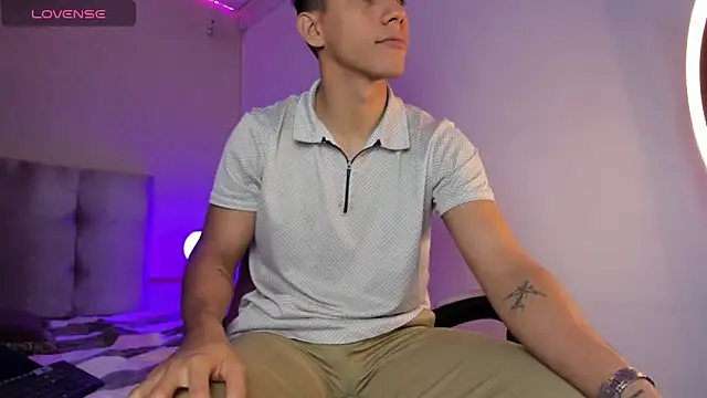 Allex Cano online show from February 2025 02:06:02 PM