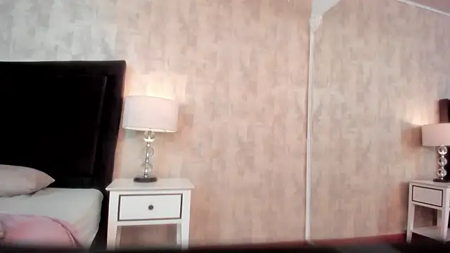 NahomyCarther online show from November 2025 04:43:02 AM