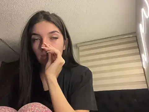 DesireLuxe online show from March 2026 07:09:02 AM